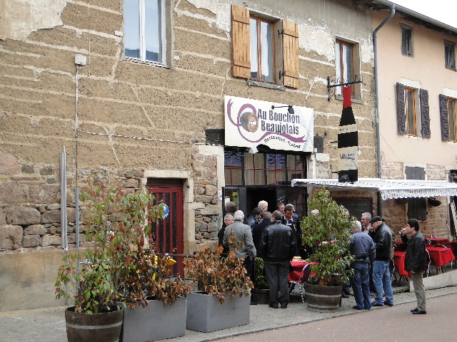 devanture restaurant Vaux en beaujolais